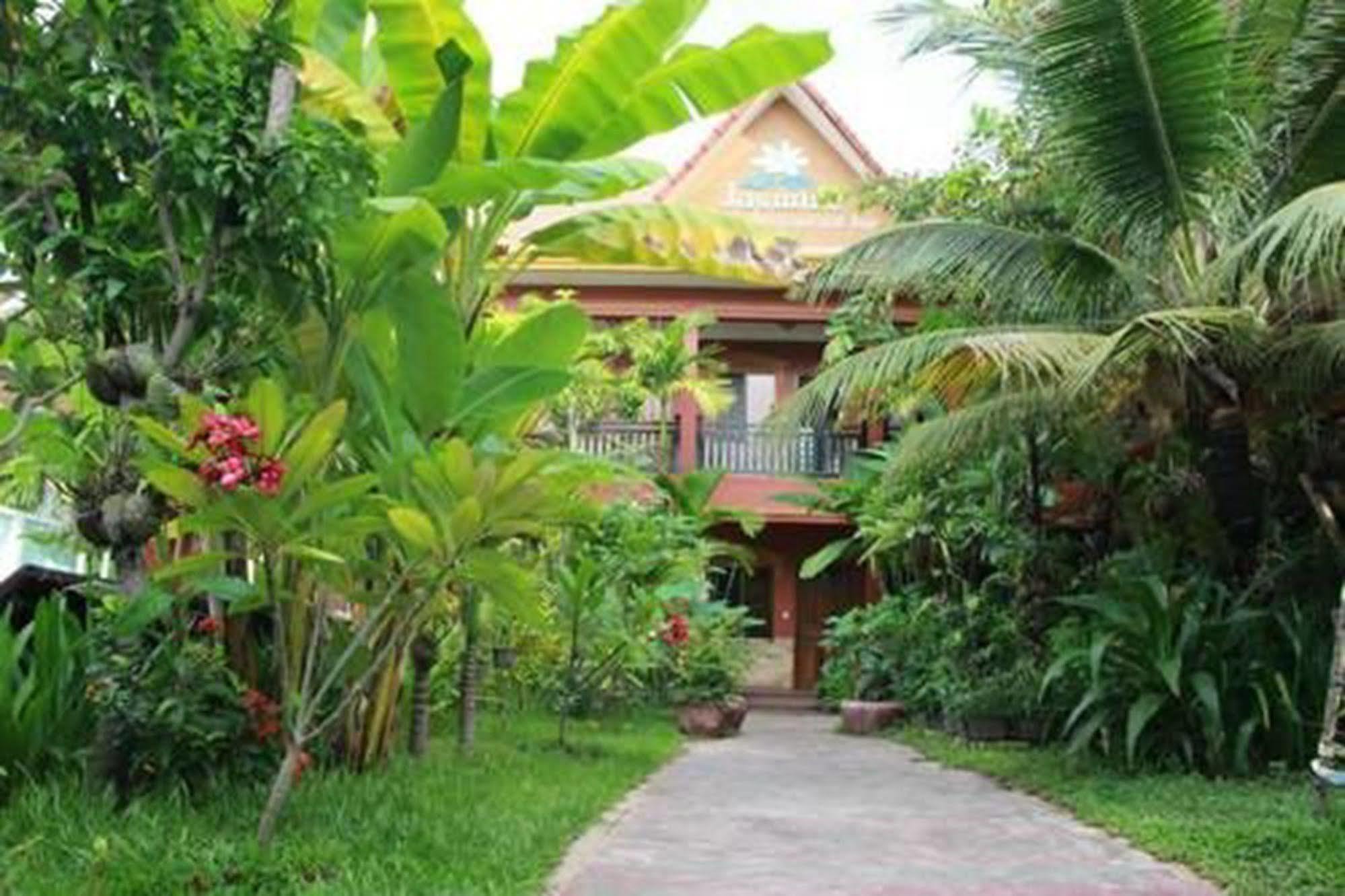 Jasmine Family Hostel Siem Reap Buitenkant foto